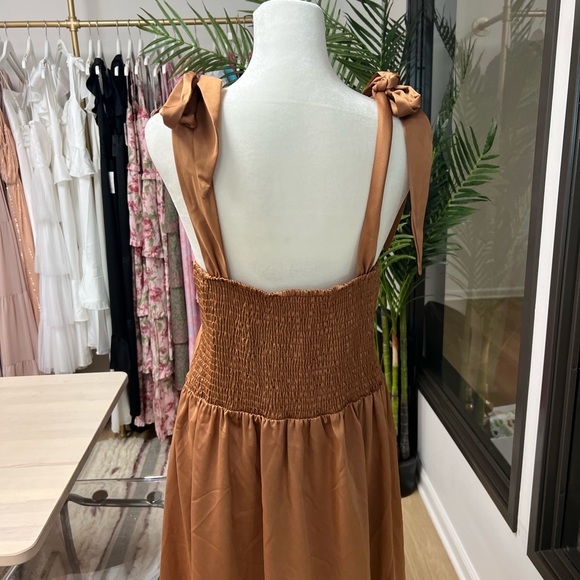 Show Me Your Mumu Claire Midi in Copper Luxe Satin size 2X - Picture 7 of 7